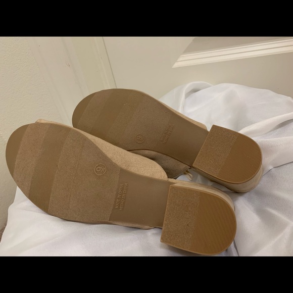Gap; Suede Open-toe block heel mules; soft tan/nude; size 9; brand new with tag - Picture 6 of 9
